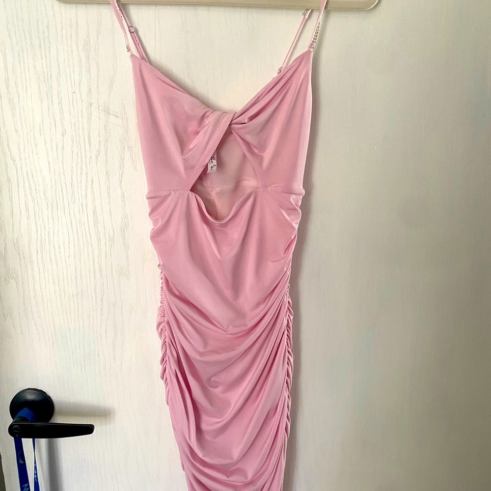 Worn once!! Great condition, perfect for any occasion:)